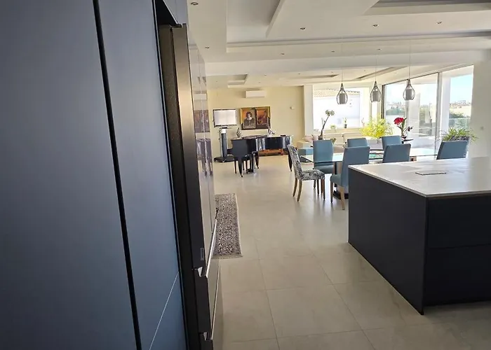 Luxury Seaview Apartment *