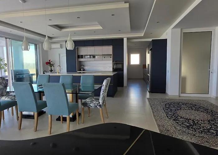 Luxury Seaview Apartment *